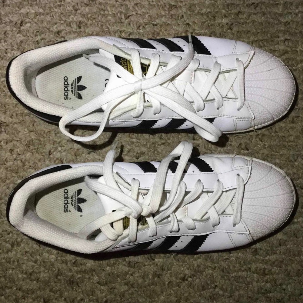 Adidas Superstar J Wmn’s Size 6.5